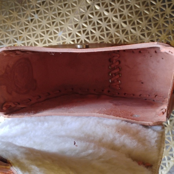 Vintage Saddle Shaped Purse - Picture 6 of 13